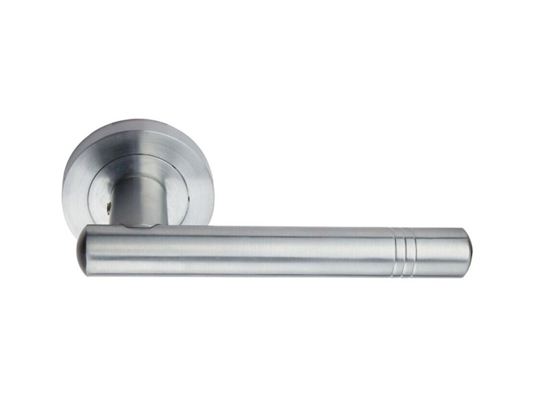 ZINC ALLOY LEVER DOOR HANDLE ON ROSE-DH5246 Polished Chrome Lever On Rose Handles